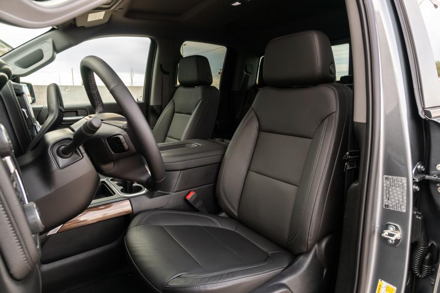 Интерьер Chevrolet Silverado RST Double Cab 2018 года  (фото 18 из 40)